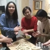 包饺子吃年夜饭 外国留学生在哈尔滨感受“中国年”